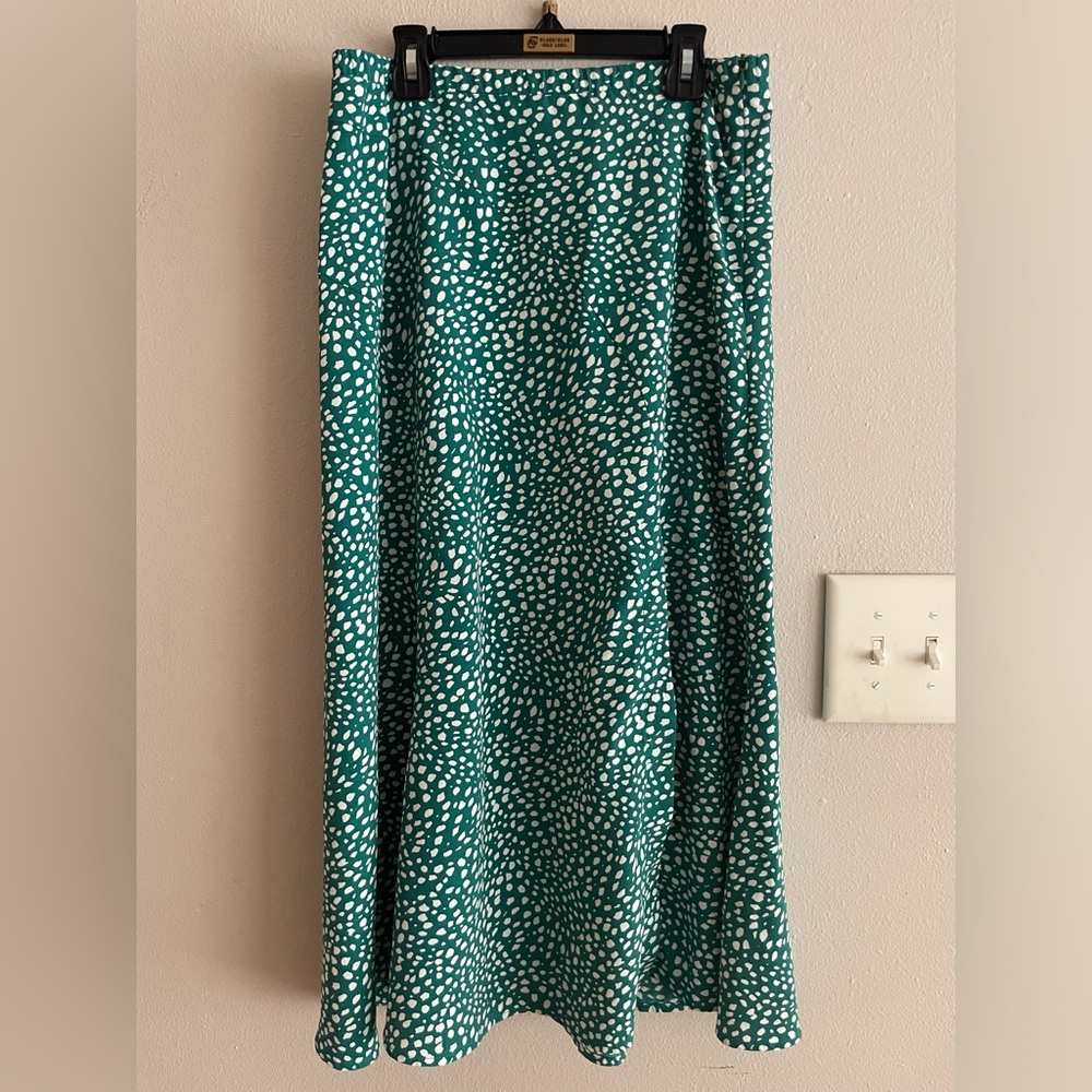 Lightweight midi skirt with slit!